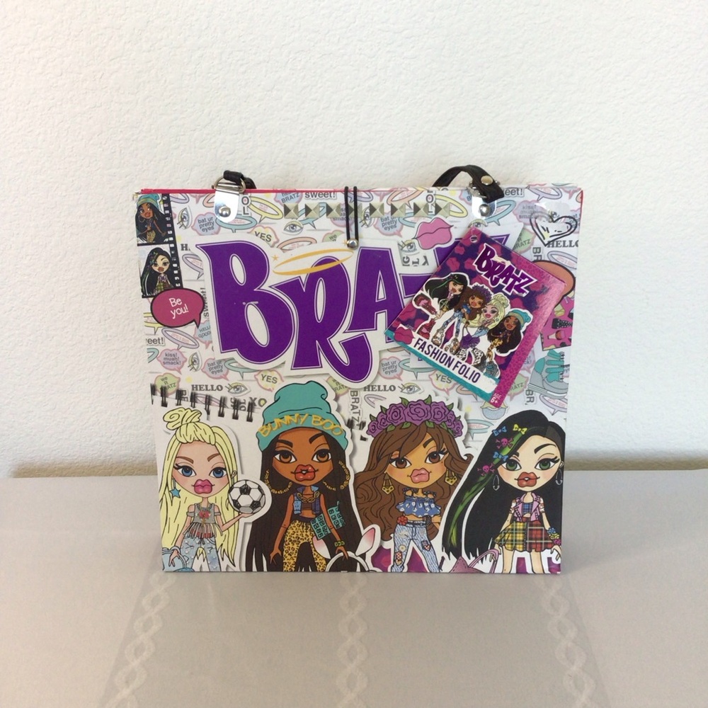 Bratz Fashion Folio Binder 2015 NEW